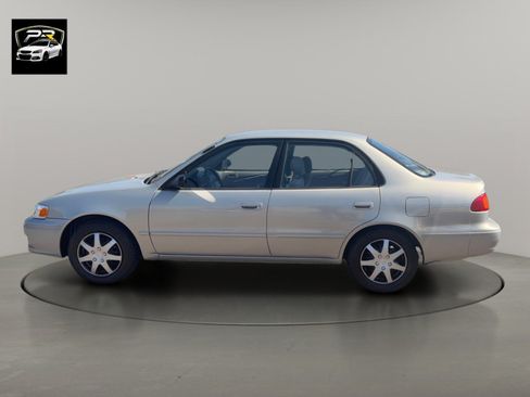 Used 2001 Toyota Corolla LE FWD image 2