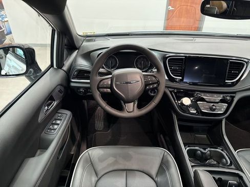 New 2026 Chrysler Pacifica Limited w/ S Appearance Package image 43