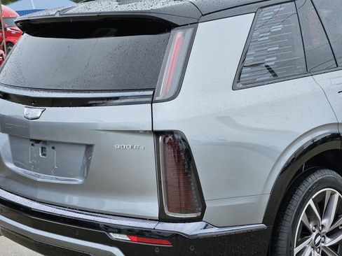 New 2026 Cadillac Vistiq Sport image 10