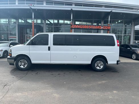 Used 2018 Chevrolet Express 3500 LT w/ LT Preferred Equipment Group image 4