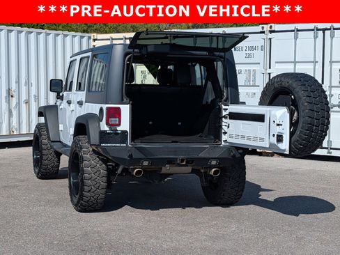 Used 2017 Jeep Wrangler Unlimited Rubicon w/ Connectivity Group image 13