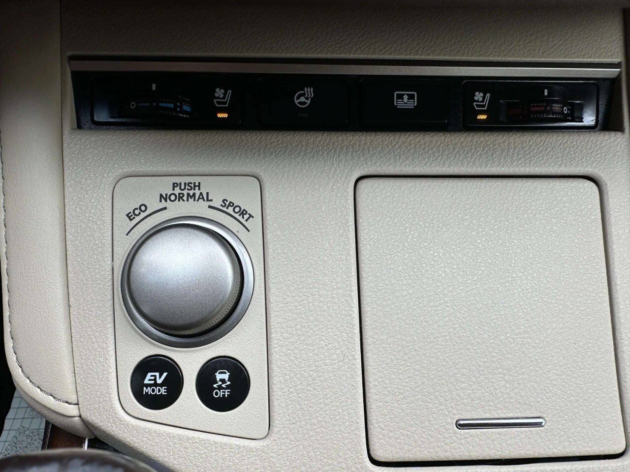 Used 2016 Lexus ES 300h w/ Luxury Package w/Wood Trim FWD image 37