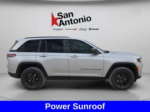 New 2025 Jeep Grand Cherokee Altitude RWD image 9