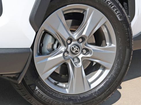 Used 2025 Toyota RAV4 LE AWD/4WD image 11
