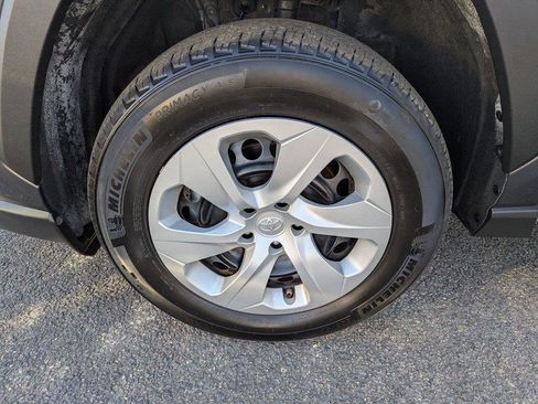 Used 2025 Toyota RAV4 LE image 27