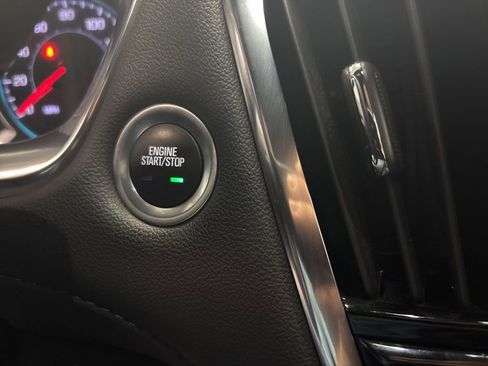 Used 2023 Chevrolet Traverse LT FWD image 24