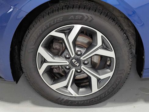 Used 2020 Kia Forte LXS FWD image 3