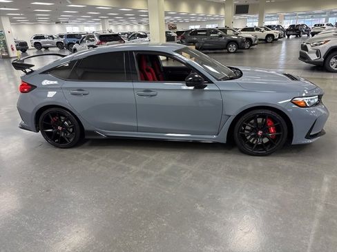 Used 2024 Honda Civic Type R image 8