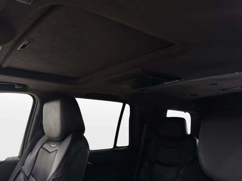 Used 2017 Cadillac Escalade Platinum AWD/4WD image 36
