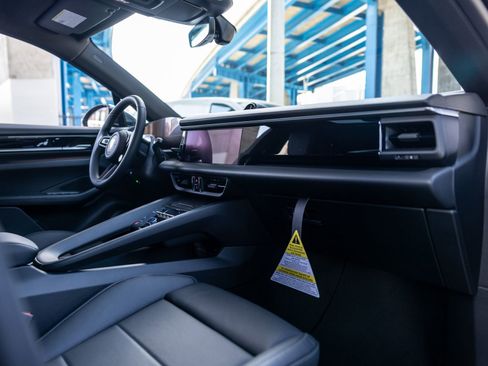 New 2026 Porsche Macan 4 Electric AWD/4WD image 33
