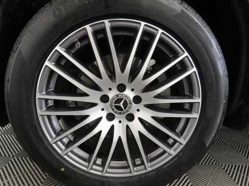 Used 2024 Mercedes-Benz GLC 300 4MATIC image 30