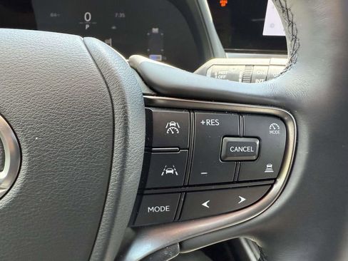 Used 2025 Lexus UX 300h AWD image 22