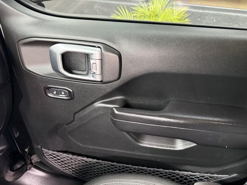 Used 2019 Jeep Wrangler Unlimited Sport S AWD/4WD image 28