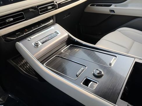 Used 2026 Lincoln Aviator AWD image 38