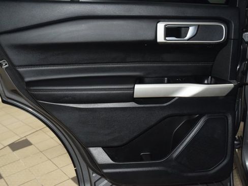 Used 2022 Ford Explorer XLT image 42