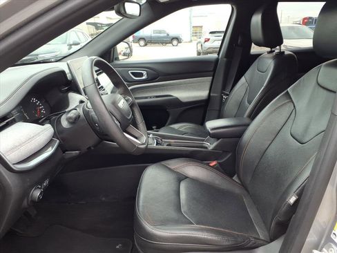 Used 2023 Jeep Compass Latitude image 25