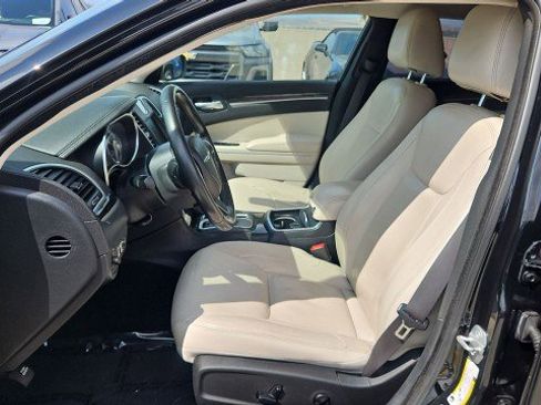 Used 2015 Chrysler 300 Limited RWD image 17