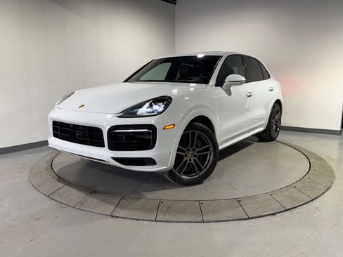 Used 2022 Porsche Cayenne image 2