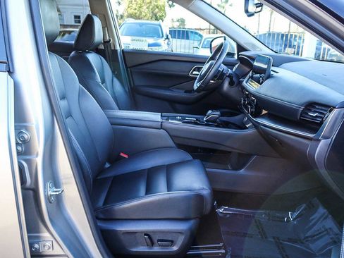 Used 2021 Nissan Rogue SL w/ Premium Package image 16