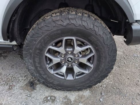 Used 2023 Ford Bronco Badlands image 12