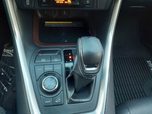 Used 2020 Toyota RAV4 Limited AWD/4WD image 26