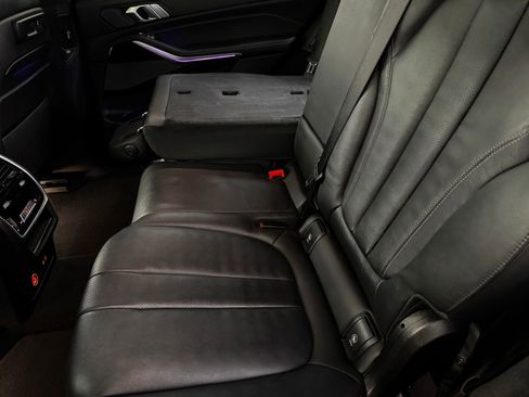 Used 2021 BMW X7 xDrive40i w/ M Sport Package AWD/4WD image 32