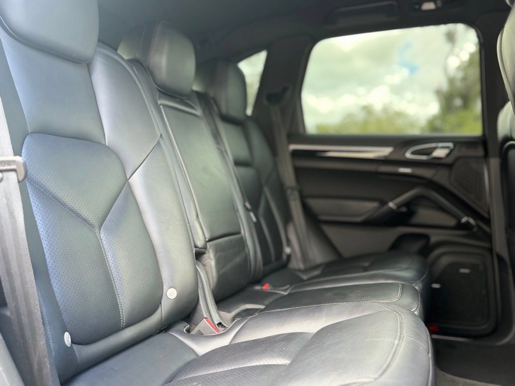 Used 2016 Porsche Cayenne AWD/4WD image 20