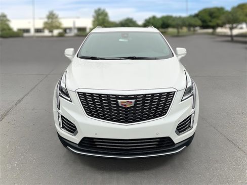 Certified 2025 Cadillac XT5 Premium Luxury image 2