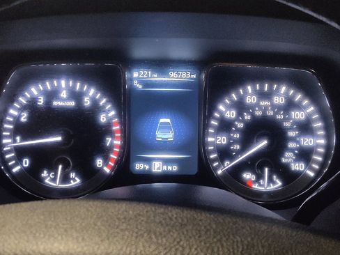 Used 2017 Nissan Titan SL RWD image 23