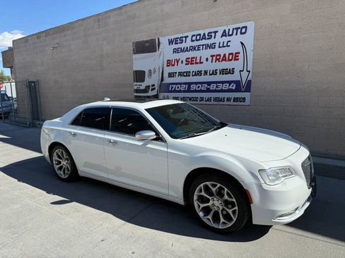 Used 2017 Chrysler 300 C Platinum RWD image 2