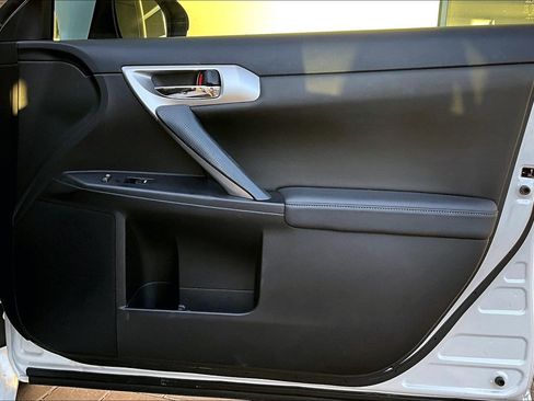 Used 2012 Lexus CT 200h image 24