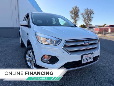Used 2019 Ford Escape SE FWD image 2