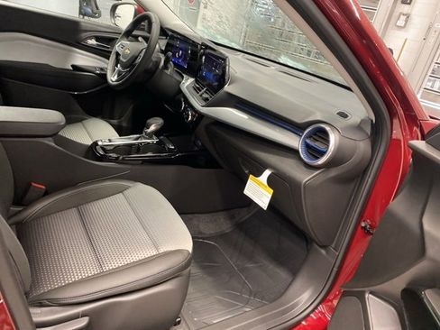New 2025 Chevrolet Trax LT w/ Driver Confidence Package image 31