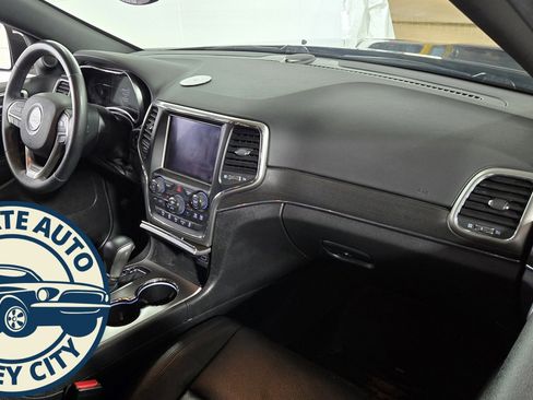 Used 2018 Jeep Grand Cherokee Limited w/ Luxury Group II image 44