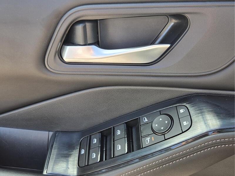 Used 2024 Nissan Rogue SV FWD image 22