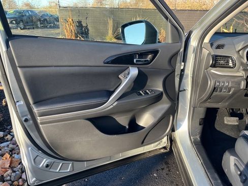 New 2024 Mitsubishi Eclipse Cross SE image 17