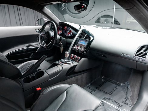 Used 2011 Audi R8 V8 image 63