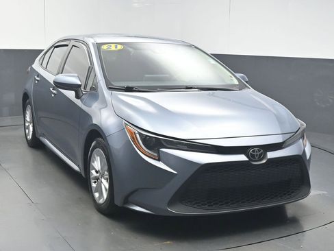 Used 2021 Toyota Corolla LE w/ LE Convenience Package FWD image 2