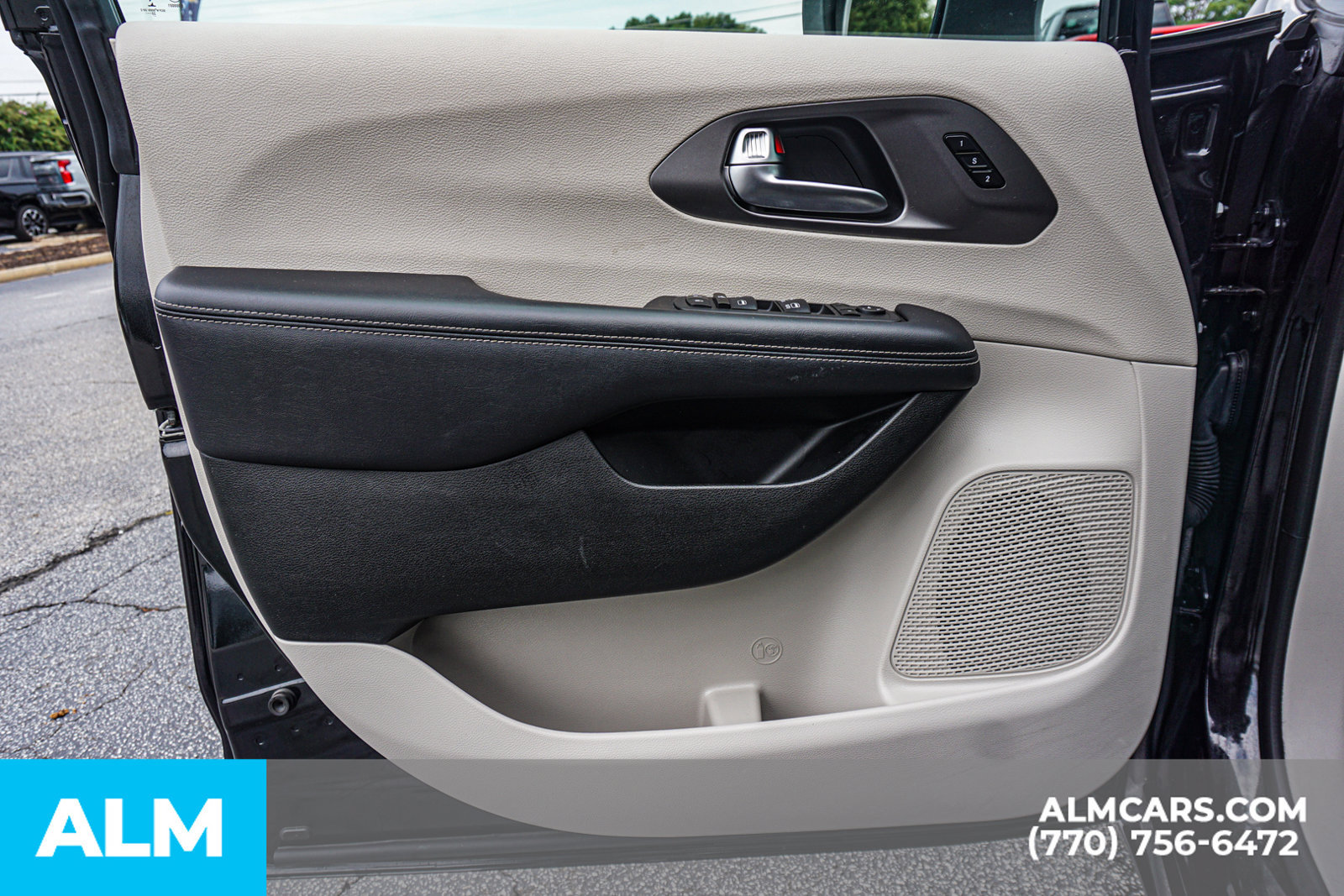 Used 2023 Chrysler Pacifica Touring-L FWD image 52