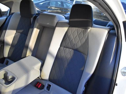 Used 2020 Toyota Corolla LE image 19