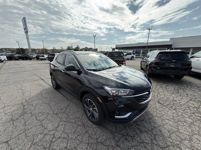 Used 2023 Buick Encore GX Select w/ Safety Package II FWD image 1