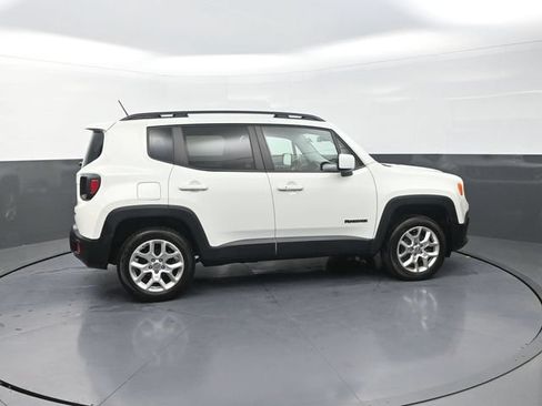 Used 2017 Jeep Renegade Latitude AWD/4WD image 9