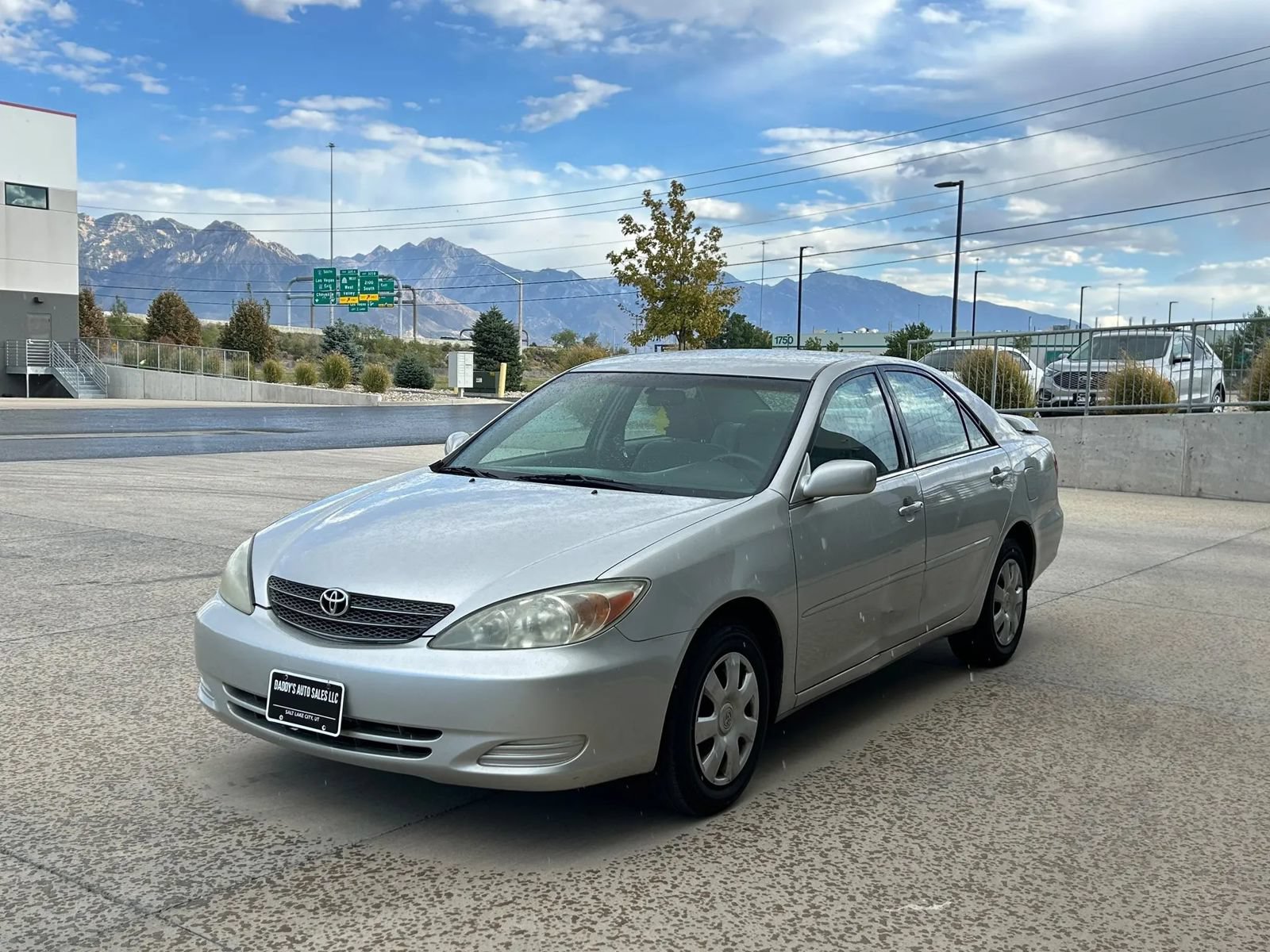 Used 2004 Toyota Camry LE FWD image 1