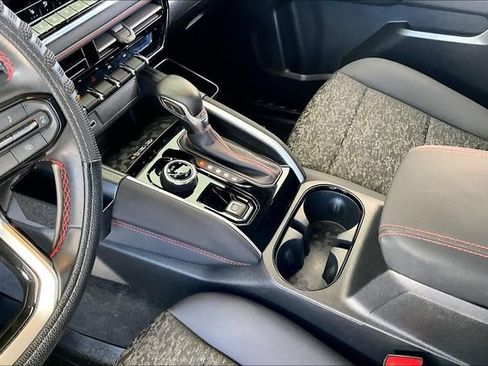 Used 2024 Chevrolet Colorado Z71 w/ Z71 Convenience Package 2 image 15