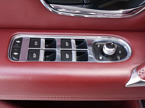 Used 2020 Bentley Bentayga image 13