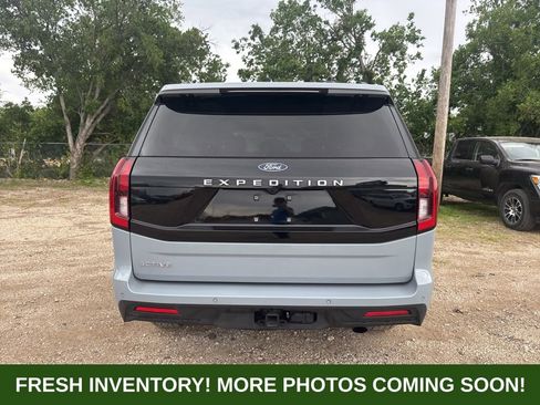 Used 2025 Ford Expedition Active AWD/4WD image 3