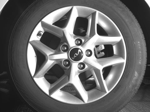 Used 2025 Kia Soul LX w/ LX Technology Package image 14