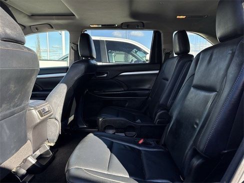 Used 2018 Toyota Highlander XLE image 9