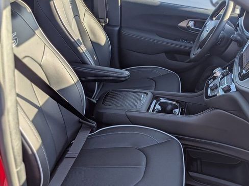 New 2026 Chrysler Pacifica Limited w/ S Appearance Package image 27