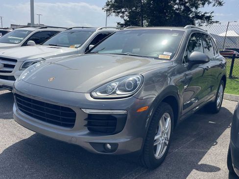 Used 2016 Porsche Cayenne AWD/4WD image 3
